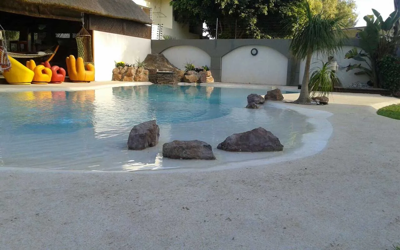 Construcao piscina luxo comporta 14