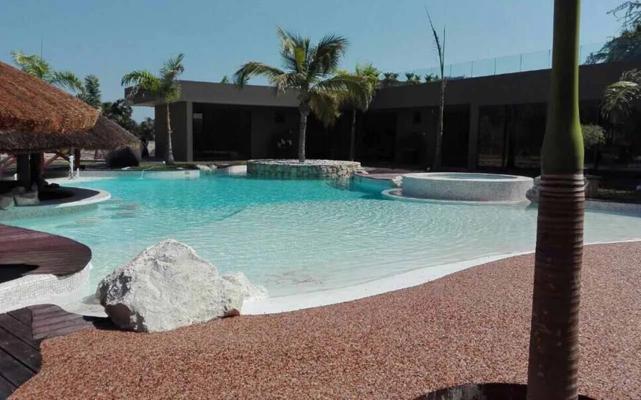 Construcao piscina luxo comporta 4
